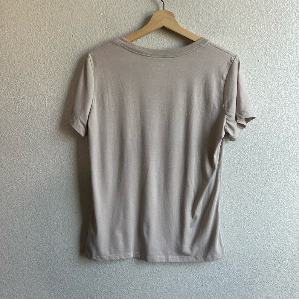 The Nike Tee Arkansas Vneck Tan White Graphic Tshirt Women’s Size Medium - Picture 8 of 8